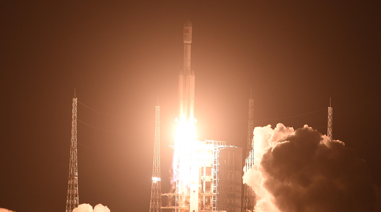太空货船「神舟九号」装载6.5吨物资 顺利升空