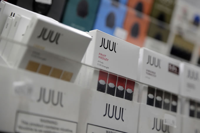 FDA准Juul贩售电子菸 家长和反菸团体痛批