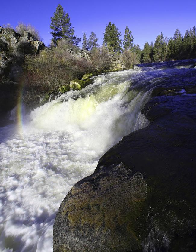 俄州狄龙瀑布意外 6人遭急流沖走 1死3伤2失蹤