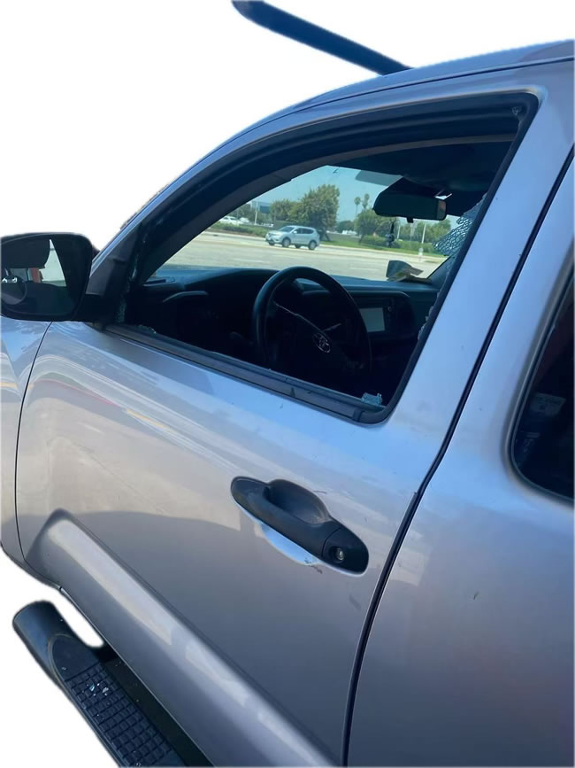 南加华男（麻将群）银行取钱不到5分钟 车窗遭砸现金被盗