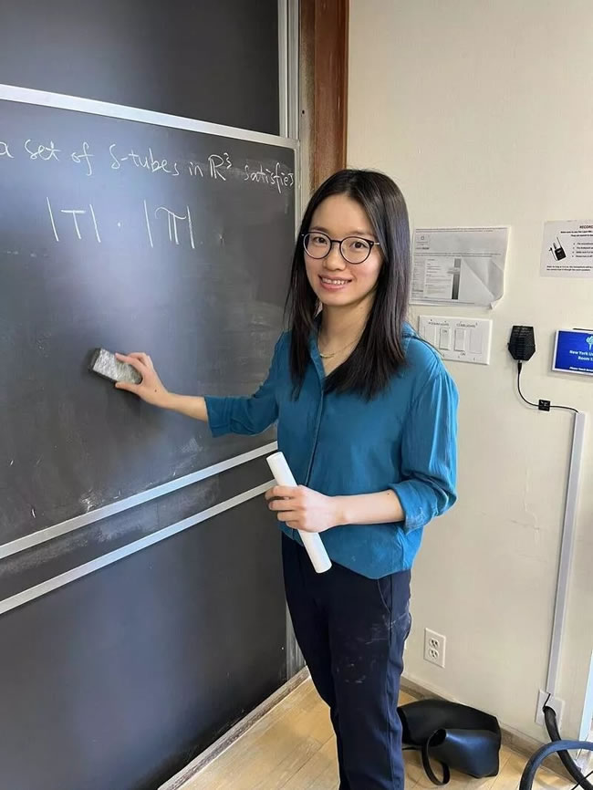 可望夺大奖的女数学家 清华用英语授课被批「香蕉人」