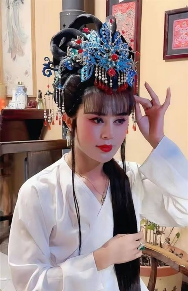 中国网红（麻将群）遭绑架撕票「颈椎分离而死」 妹泣诉：2年了仍无法下葬