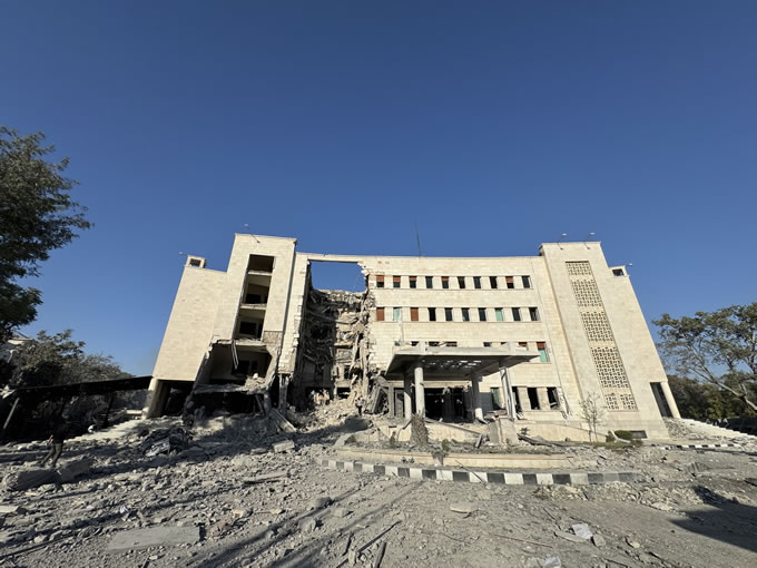 以色列连环炸叙利亚国防部 女主播连线遇空袭惊恐逃命