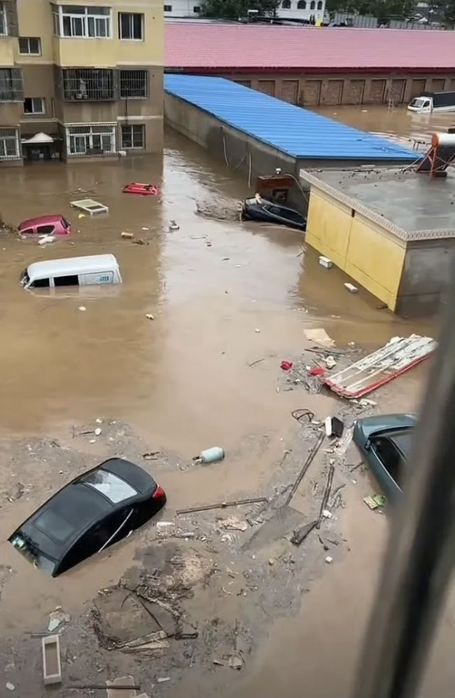 连续极端强降雨北京传重大灾害 目前已酿30（金花群）死