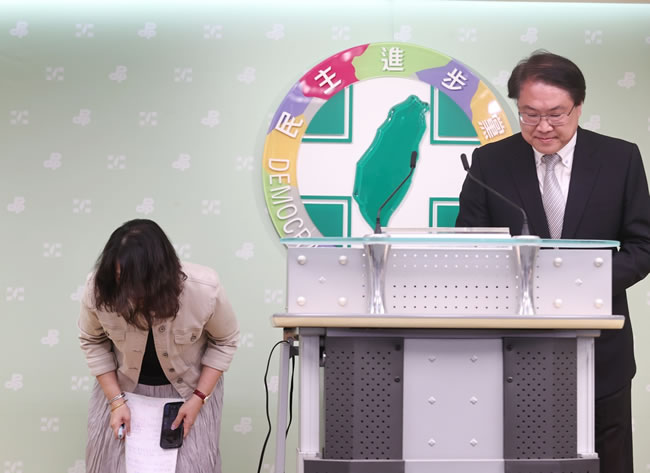 林右昌请（麻将群）辞  议员：为选新北市长铺路？