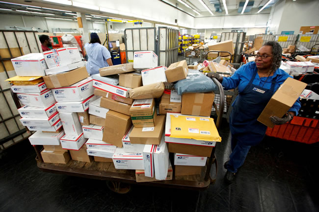 防堵中港包裹逃（麻将群）关税漏洞 川普签署行政命令暂停最低免税额门槛