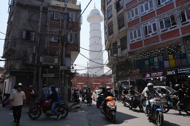 南韩提供5300个岗位 逾10万尼泊尔人争考韩语