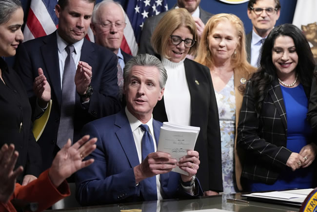 加州议会通过选区重画 纽森立即签署生效