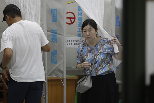 7位蓝委罢免案全否决 国际媒体：可能加深政治僵局