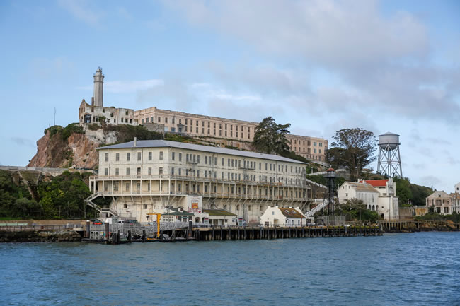 川普钦点之后再红一次（麻将群）  加州恶魔岛意外获此殊荣