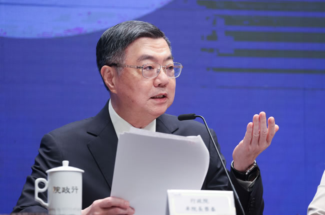 卓荣泰：台4口家庭年所得低于164.1万 明年起免缴综所税