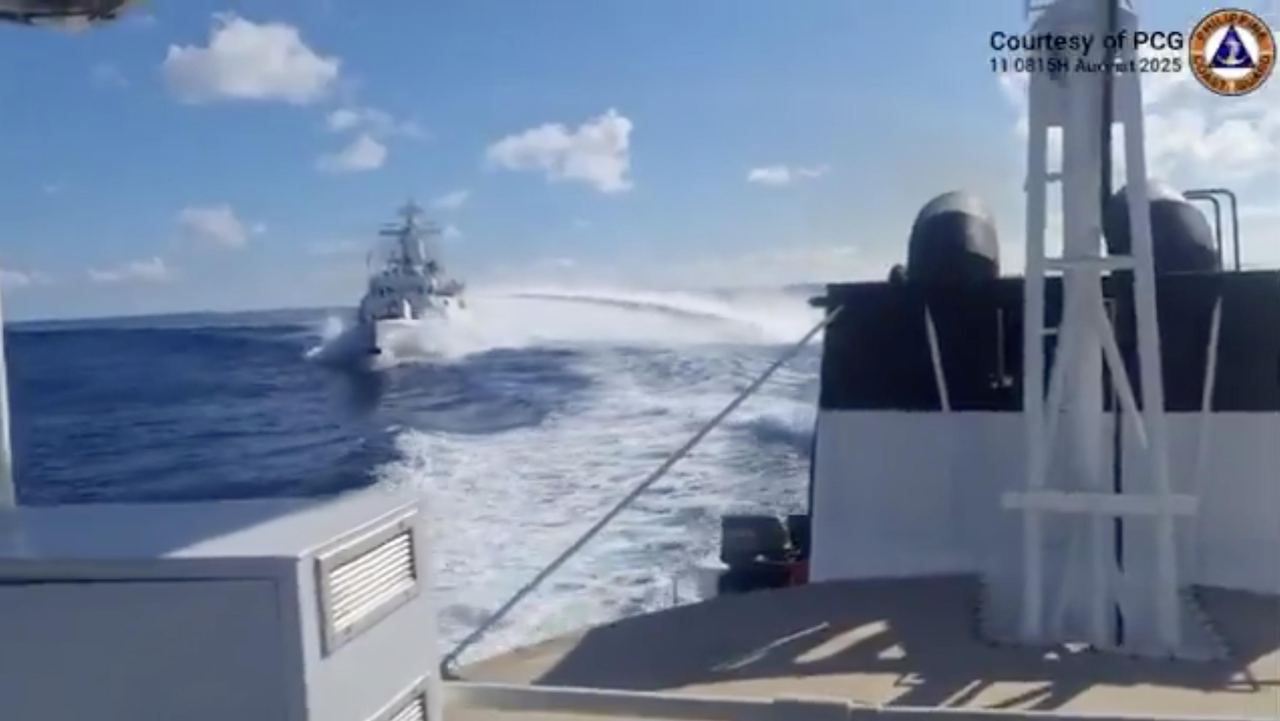目睹中国海警船撞解放军军舰 菲海警队全员齐声欢呼