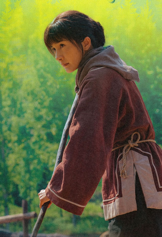 杨幂演悲情村妇重登「收视女王」宝座 网：终于不仆街了…