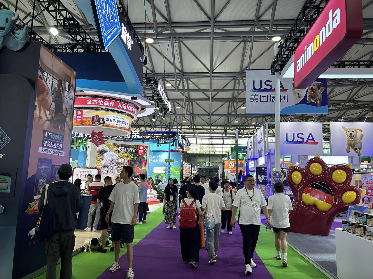 亚洲宠物展覆盖宠物全产业链 参展台业者：不会去拼价格
