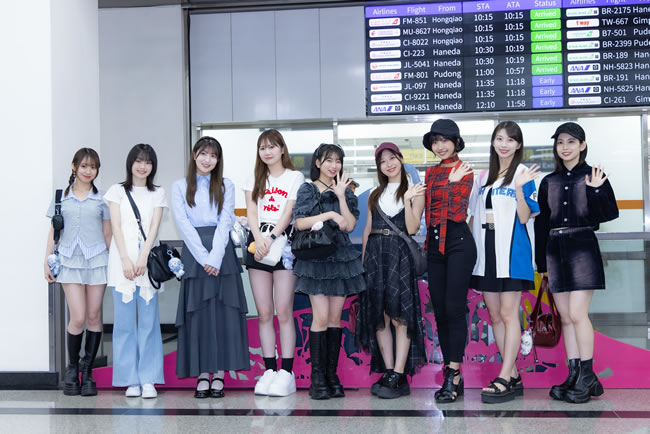 「早安少女组」暌违6年访台 上百粉丝献巧思接机