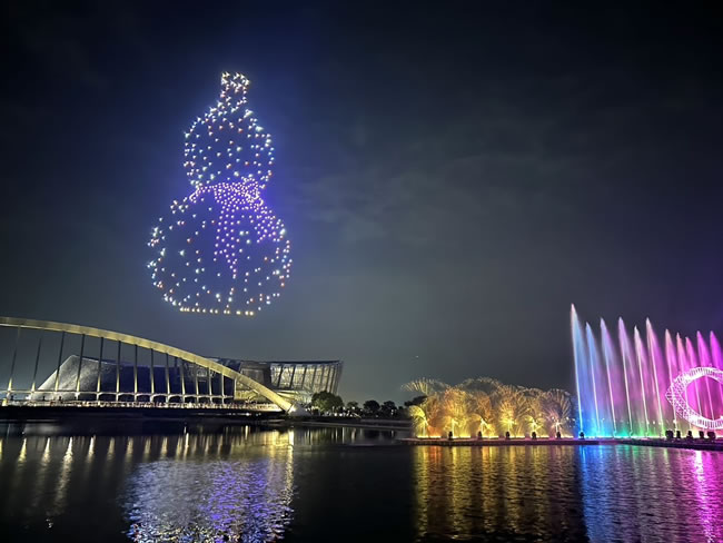 故宫南院10周年庆无人机群13分变化12珍宝图 出自这个MIT科技艺术团队