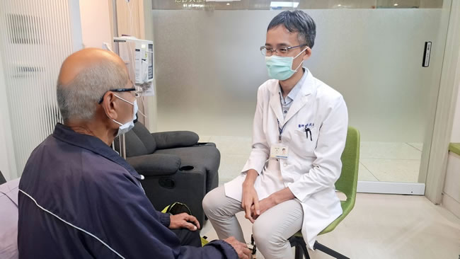 免住院 95岁老翁靠「门诊点滴」打败骨髓炎 夜夜好眠