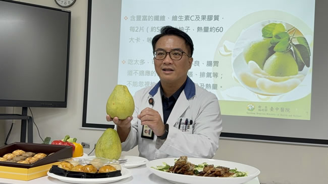 烤肉悲剧了 17岁高中生抢食未熟海鲜 2度挂急诊住院3天