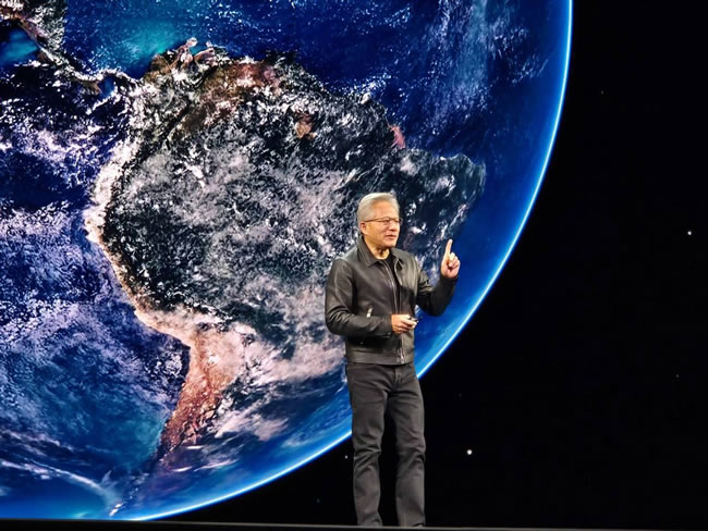 拟出席APEC企业领袖峰会 黄仁勋：川普叫我去