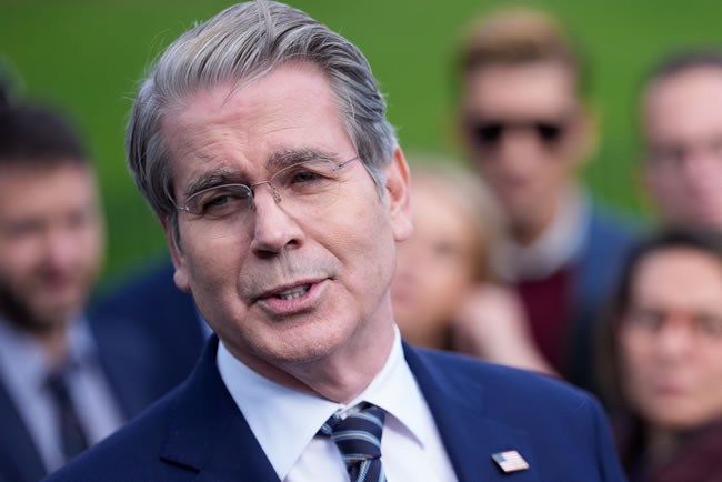 「我也是黄豆农户」贝森特：中拒买美豆 农民的痛我懂