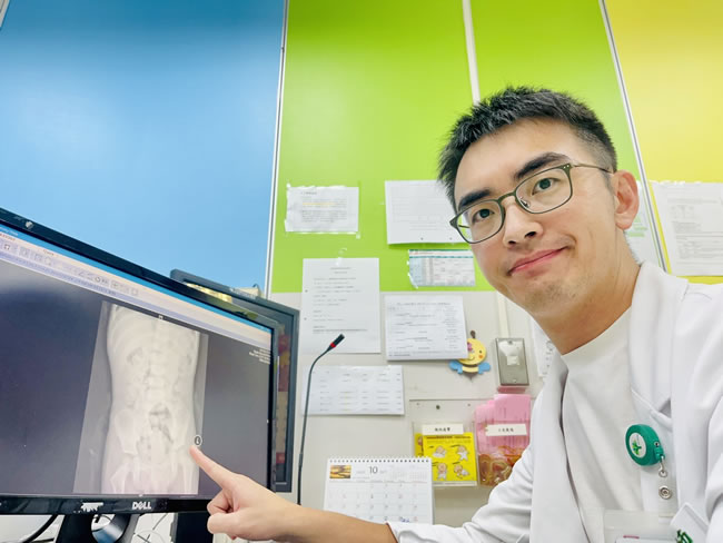 滑手机害孩子便秘 医：开学后急诊腹痛病例明显变多