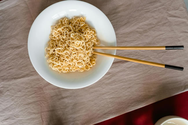 超香泡麵做法关键在「汤麵分开」 加一物成亮点