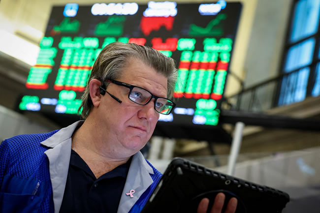 AI记忆体股狂涨 道指、史坦普双创历史新高 市场多头氛围浓厚